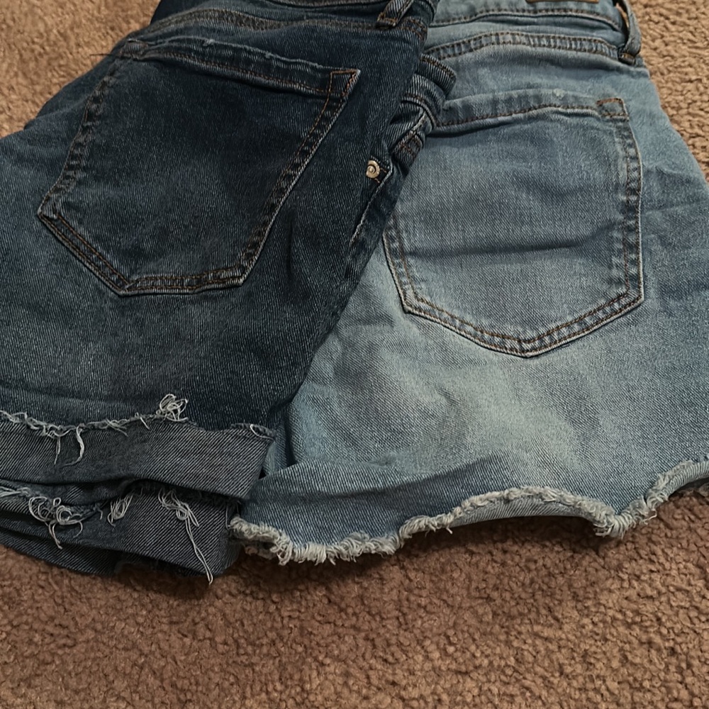 Size small - Picture 2 of 2